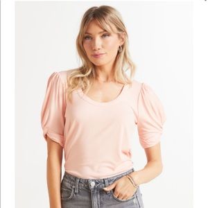 NWOT - Evereve Stevie Twist Sleeve Top - Size M - Color Coral